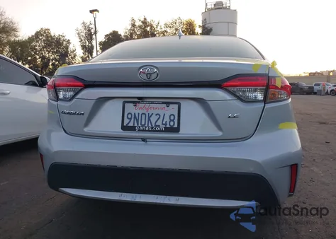 2021 Toyota Corolla Le z USA, uszkodzony, nr VIN 5YFEPMAE1MP211528